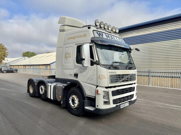 VOLVO FM13 440 6x2 Tractor unit - 456,000 KMS