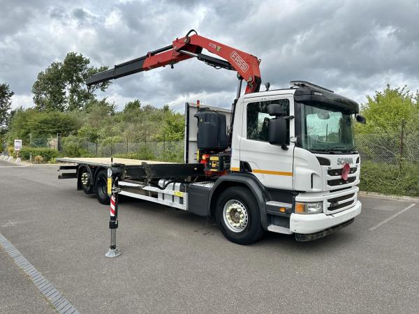 SCANIA P320 6x2 Rear Steer Flat with Fassi F175 Crane